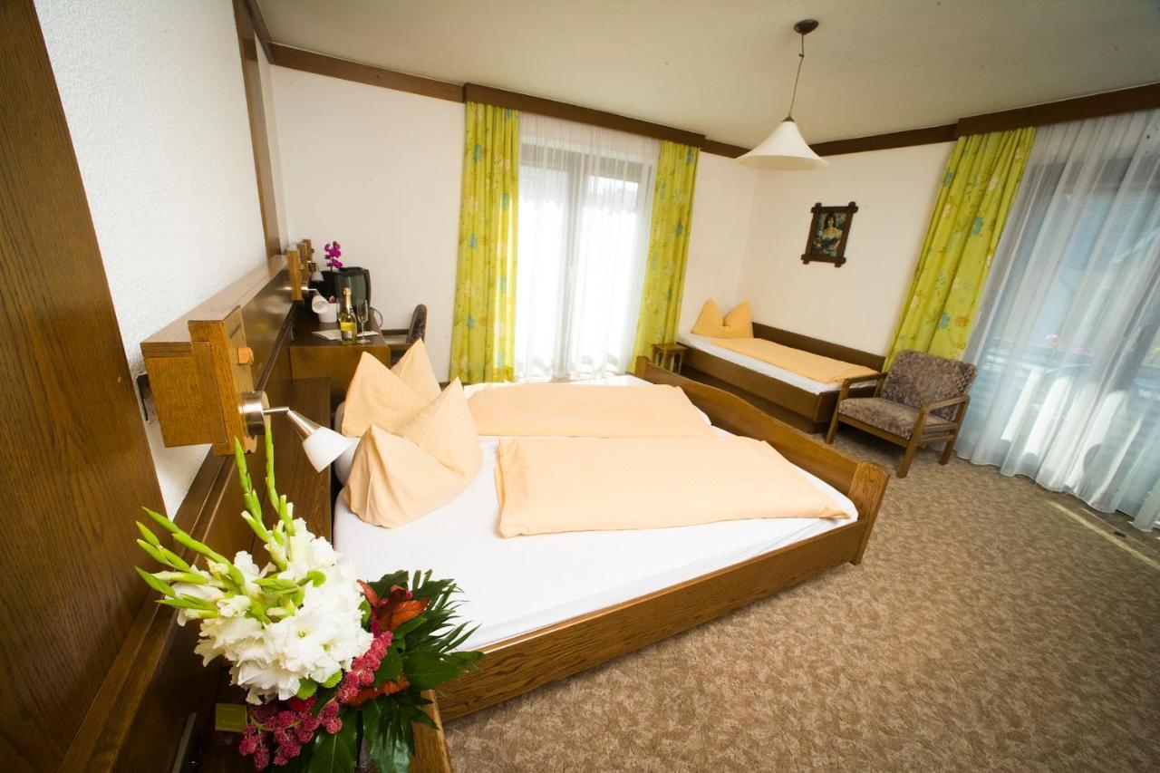 Hotel Landgasthof Zum Schildhauer Halfing Exterior photo